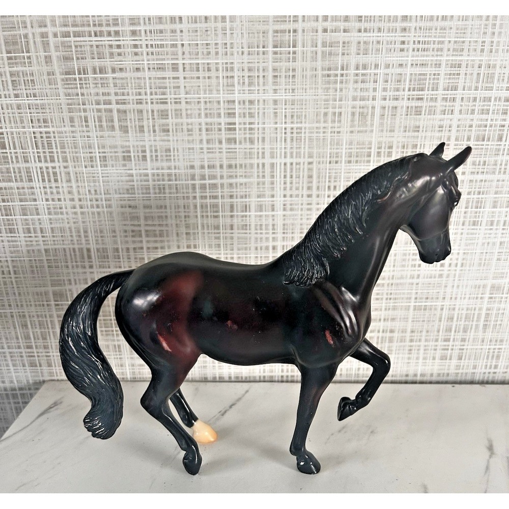 Breyer Classics Mahogany Bay Warmblood Stallion #61061 Sport Horse 1:12 Scale